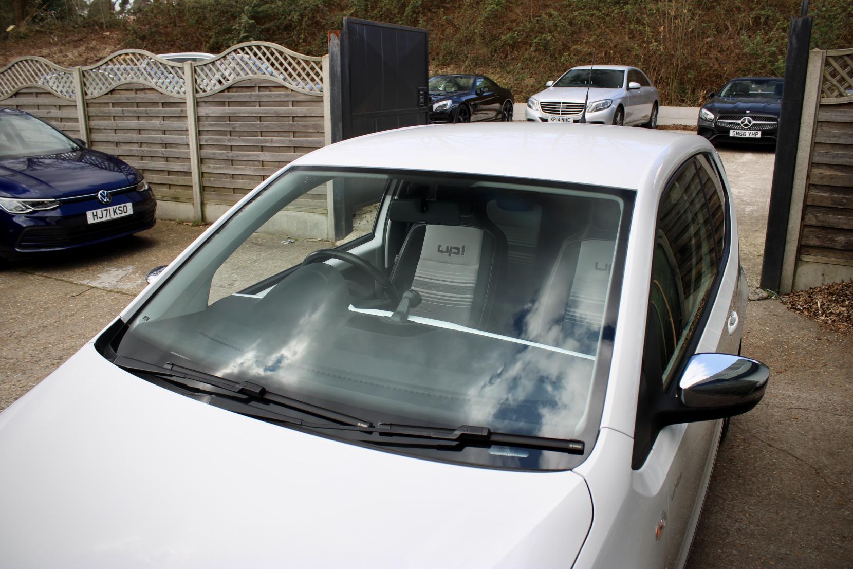 Volkswagen up! 1.0 up! White Hatchback 3dr Petrol Manual Euro 5 (75 ps)