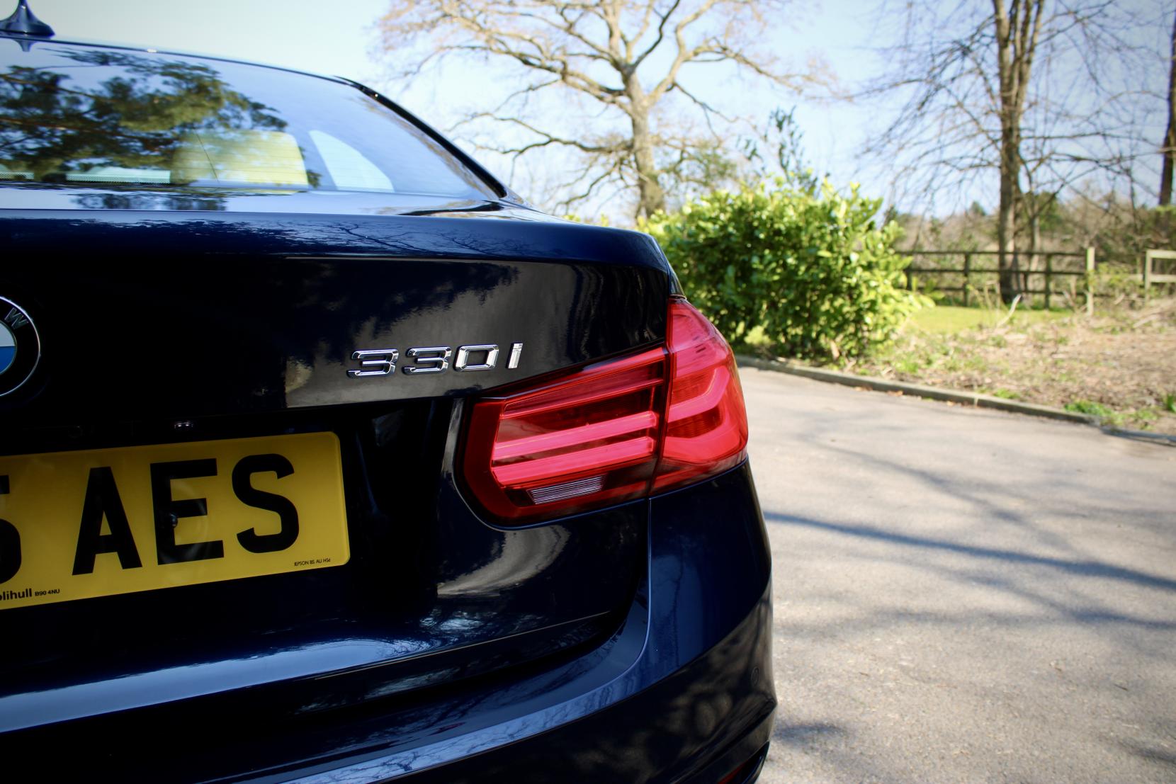 BMW 3 Series 2.0 330i Luxury Saloon 4dr Petrol Auto Euro 6 (s/s) (252 ps)