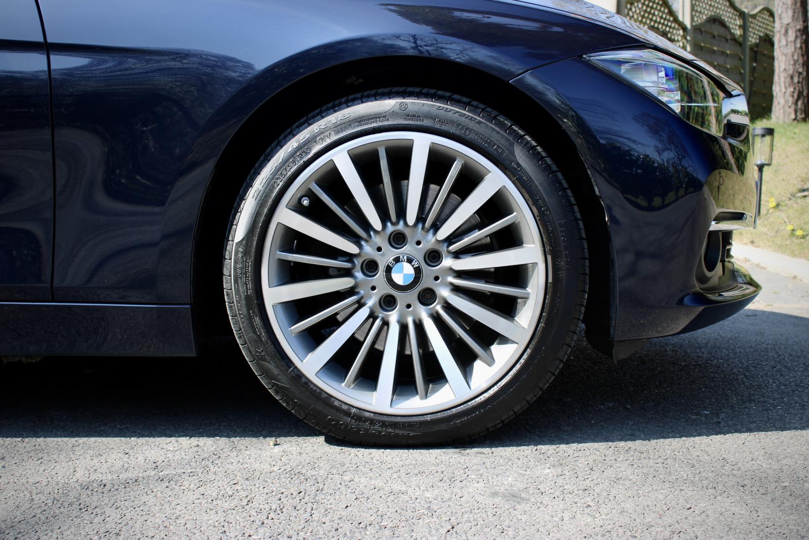 BMW 3 Series 2.0 330i Luxury Saloon 4dr Petrol Auto Euro 6 (s/s) (252 ps)