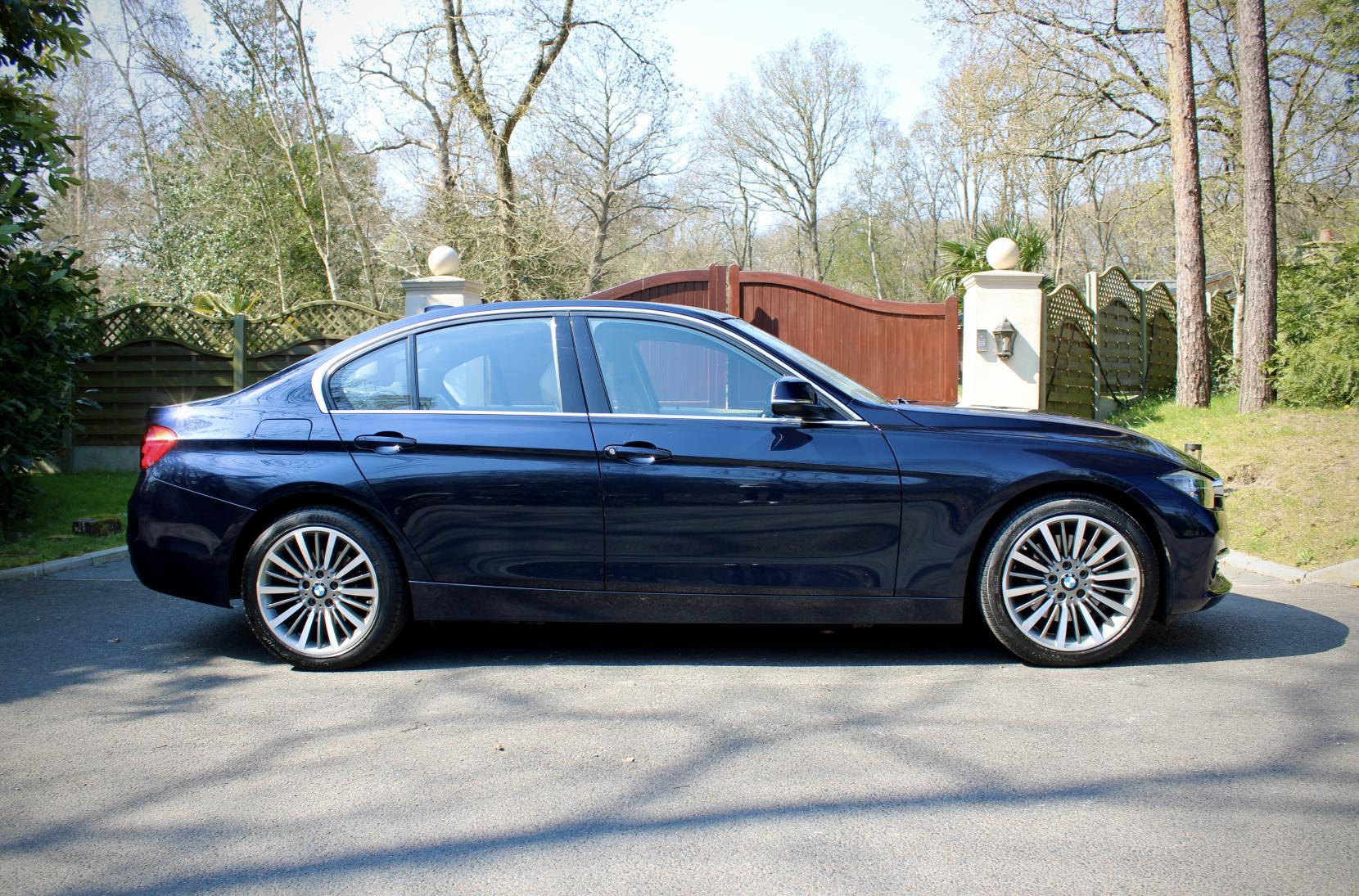 BMW 3 Series 2.0 330i Luxury Saloon 4dr Petrol Auto Euro 6 (s/s) (252 ps)