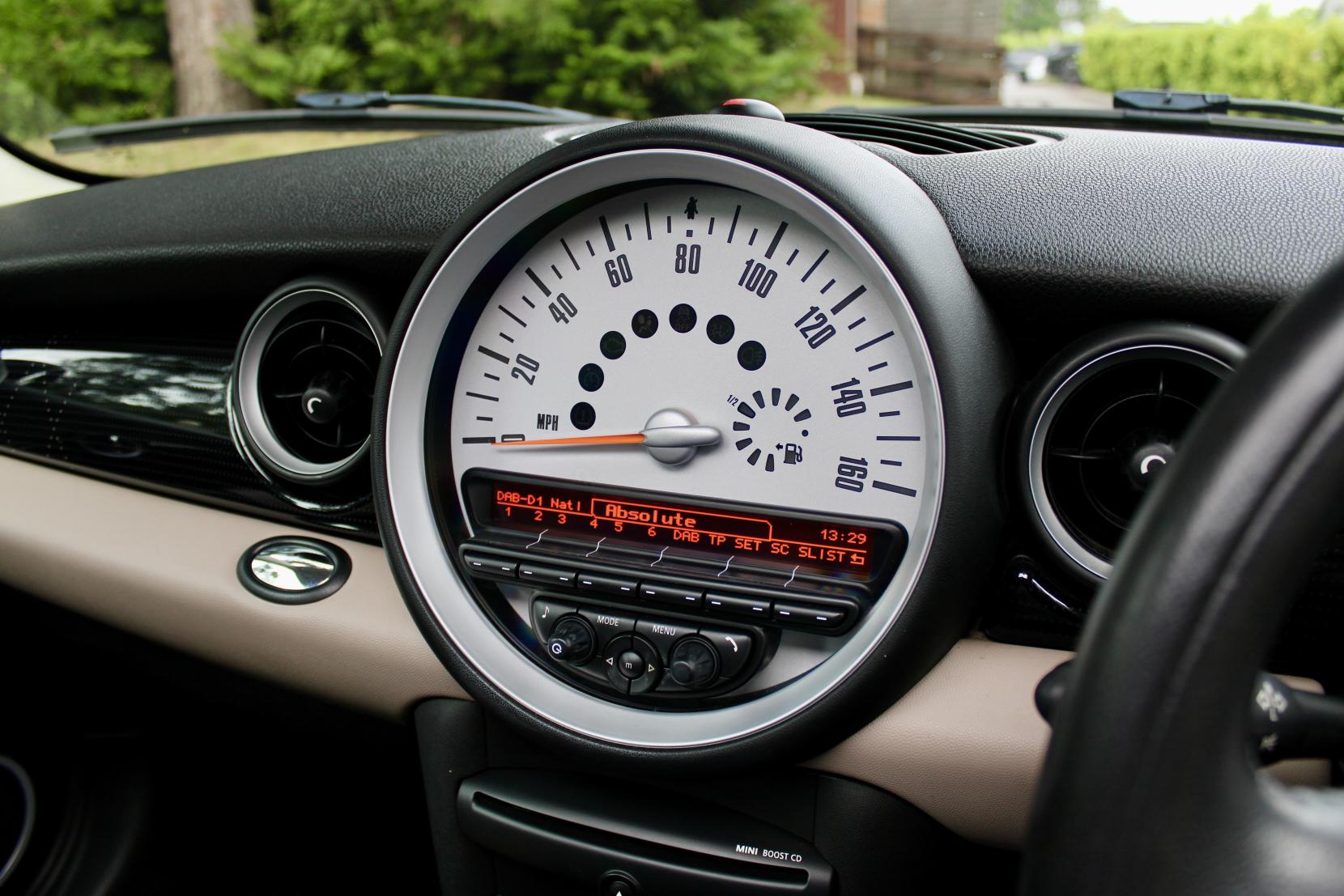 MINI Hatch 1.6 Cooper Baker Street Hatchback 3dr Petrol Manual Euro 6 (s/s) (122 ps)