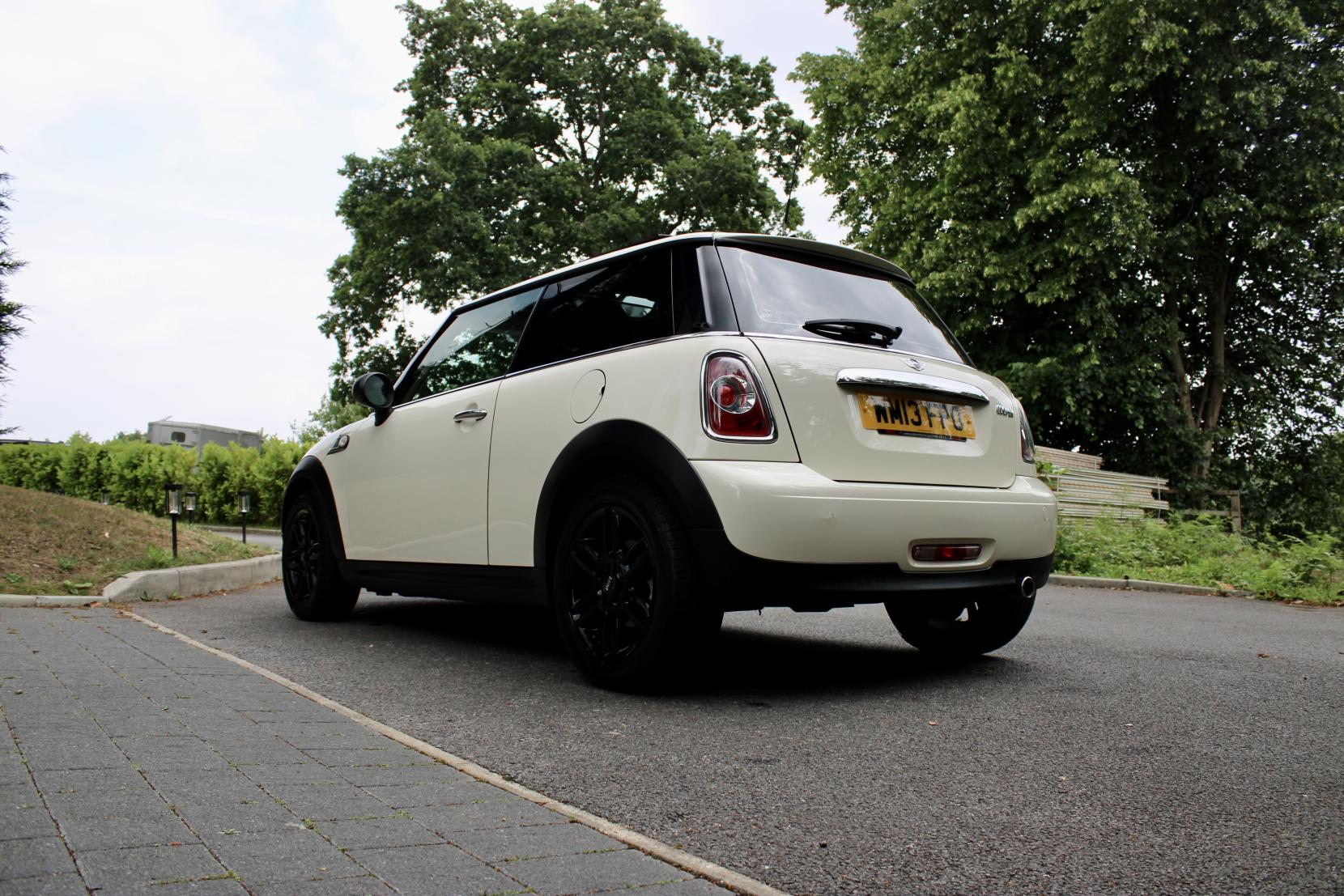 MINI Hatch 1.6 Cooper Baker Street Hatchback 3dr Petrol Manual Euro 6 (s/s) (122 ps)