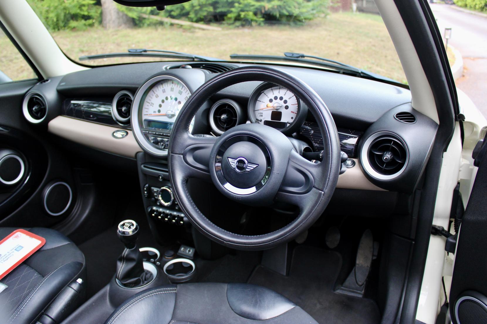 MINI Hatch 1.6 Cooper Baker Street Hatchback 3dr Petrol Manual Euro 6 (s/s) (122 ps)