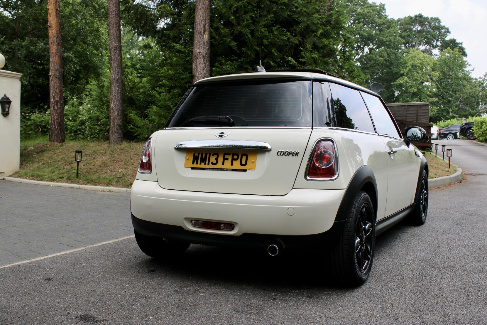 MINI Hatch 1.6 Cooper Baker Street Hatchback 3dr Petrol Manual Euro 6 (s/s) (122 ps)