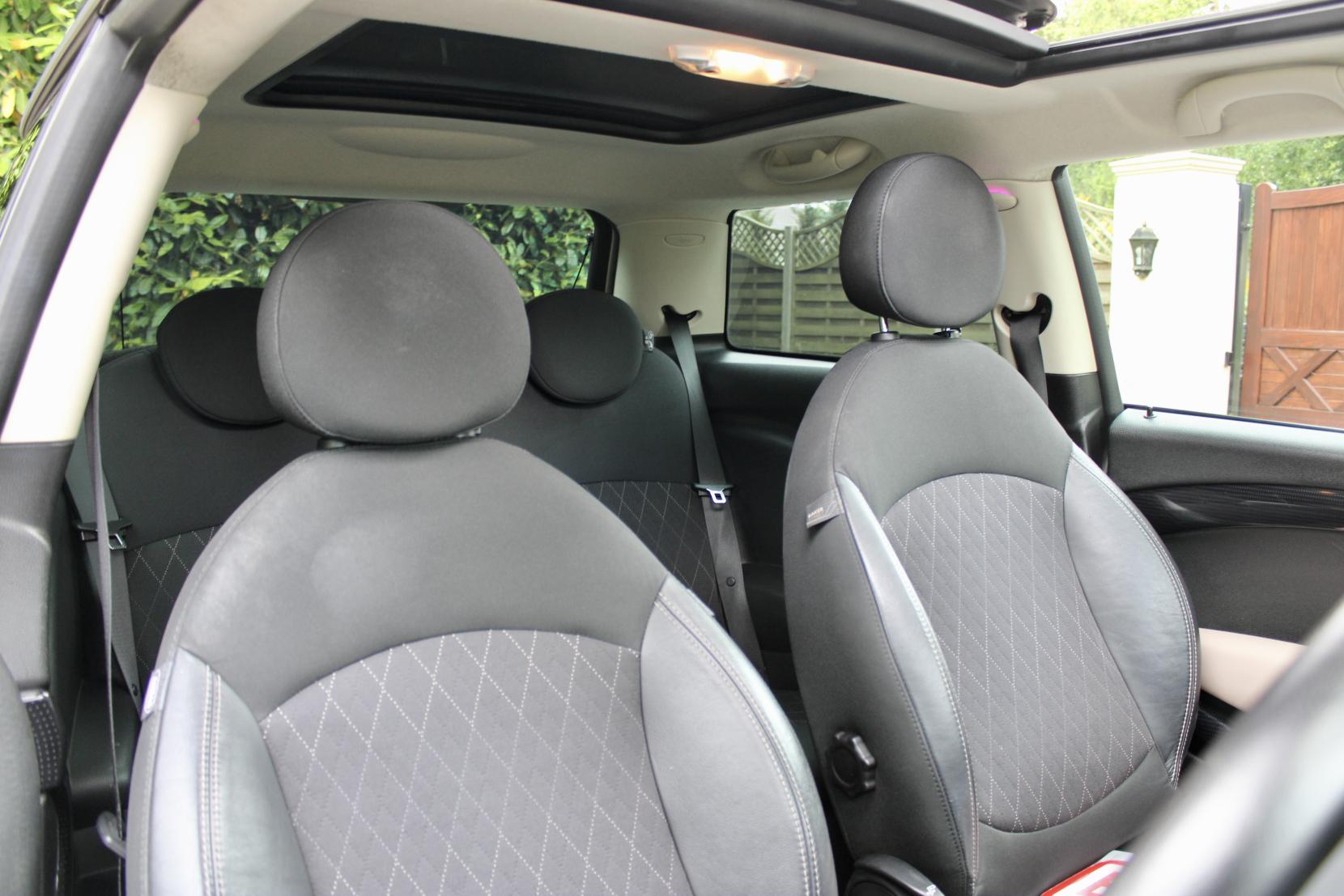 MINI Hatch 1.6 Cooper Baker Street Hatchback 3dr Petrol Manual Euro 6 (s/s) (122 ps)