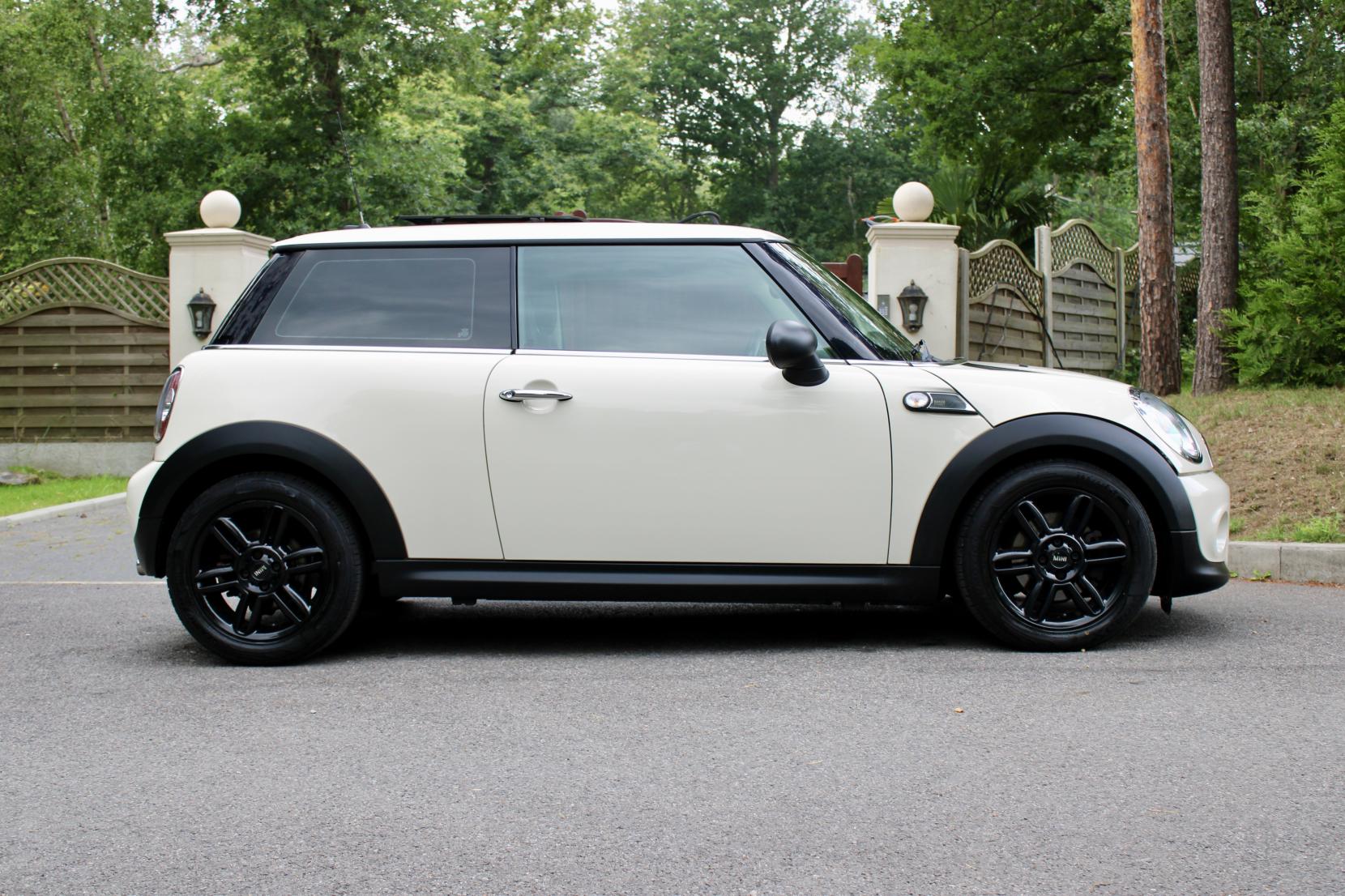 MINI Hatch 1.6 Cooper Baker Street Hatchback 3dr Petrol Manual Euro 6 (s/s) (122 ps)