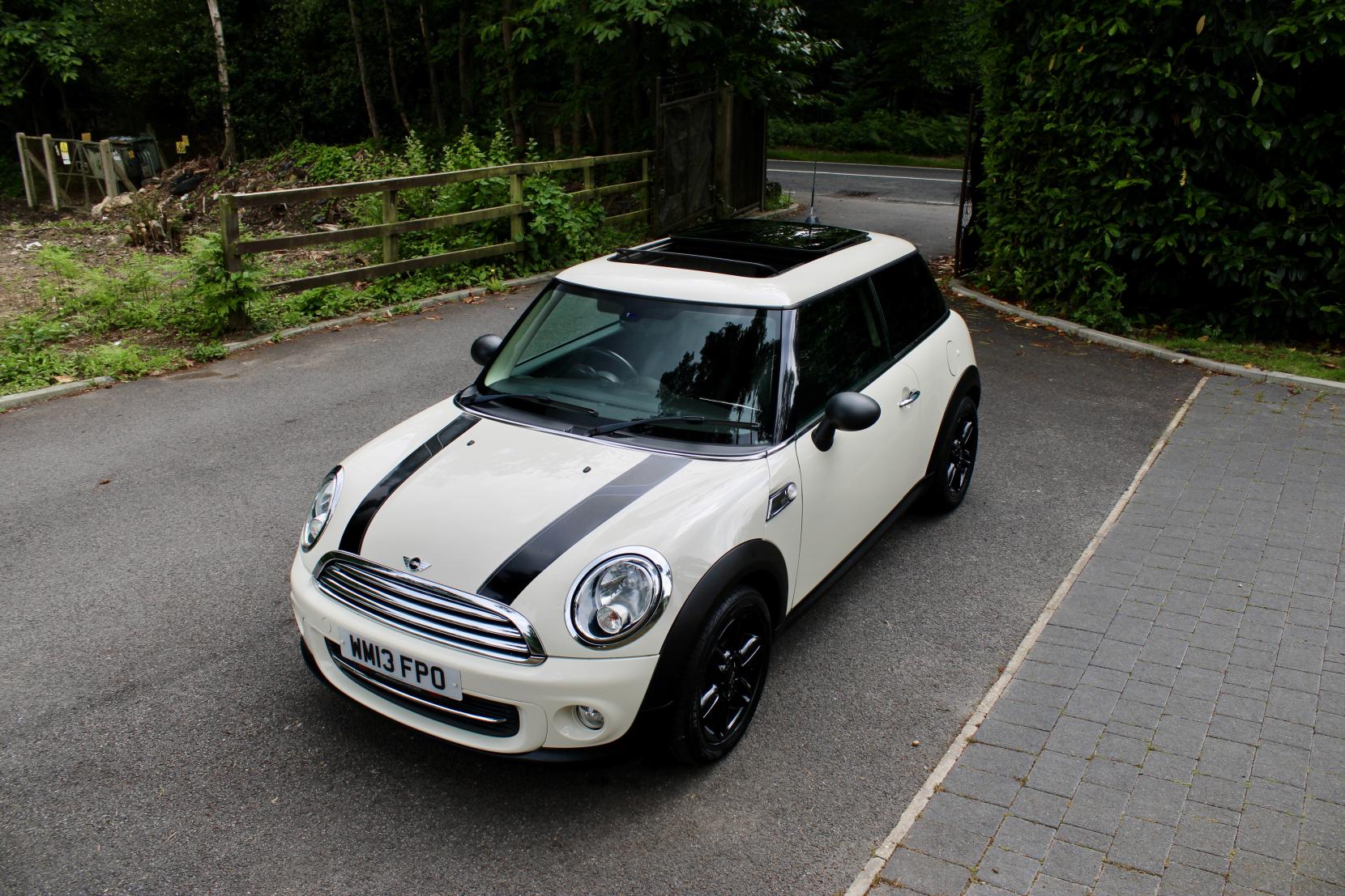 MINI Hatch 1.6 Cooper Baker Street Hatchback 3dr Petrol Manual Euro 6 (s/s) (122 ps)