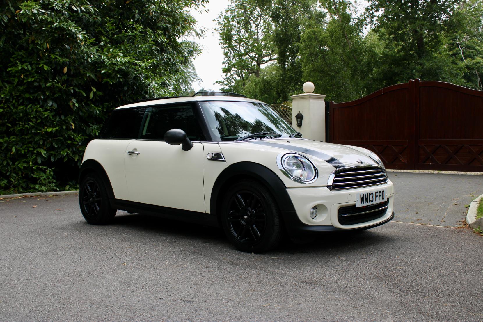 MINI Hatch 1.6 Cooper Baker Street Hatchback 3dr Petrol Manual Euro 6 (s/s) (122 ps)