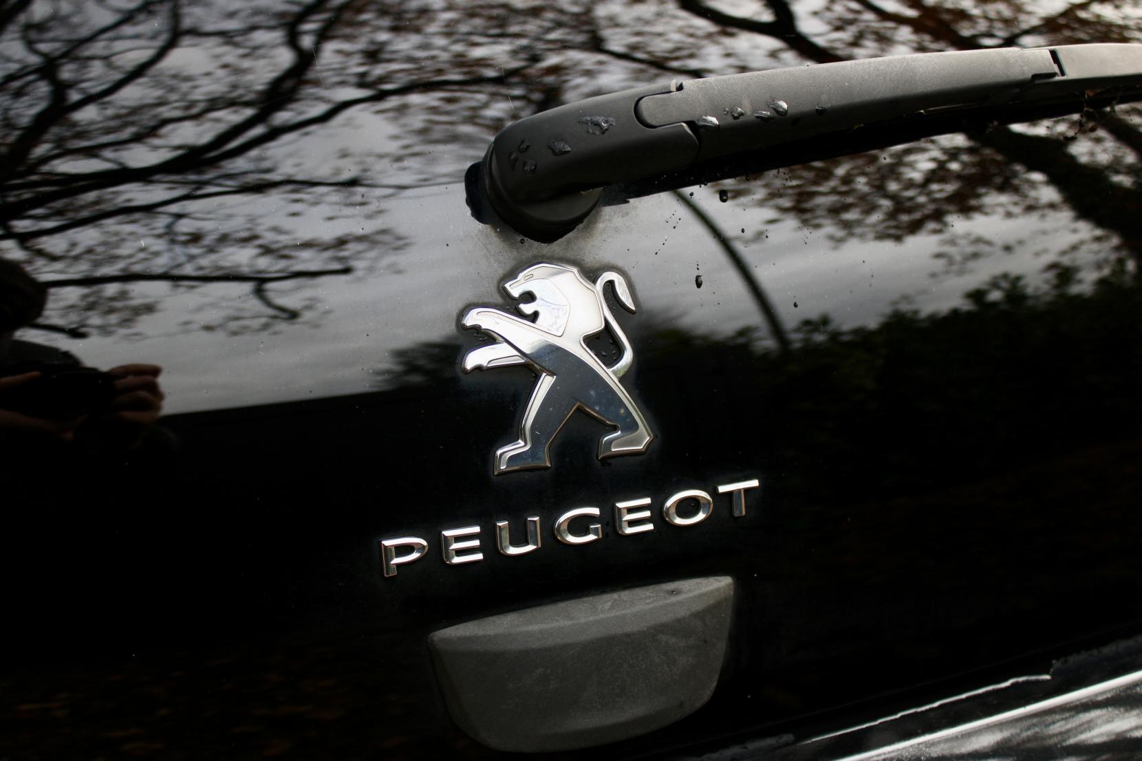 Peugeot 108 1.2 VTi PureTech Allure Hatchback 5dr Petrol Manual Euro 5 (82 ps)