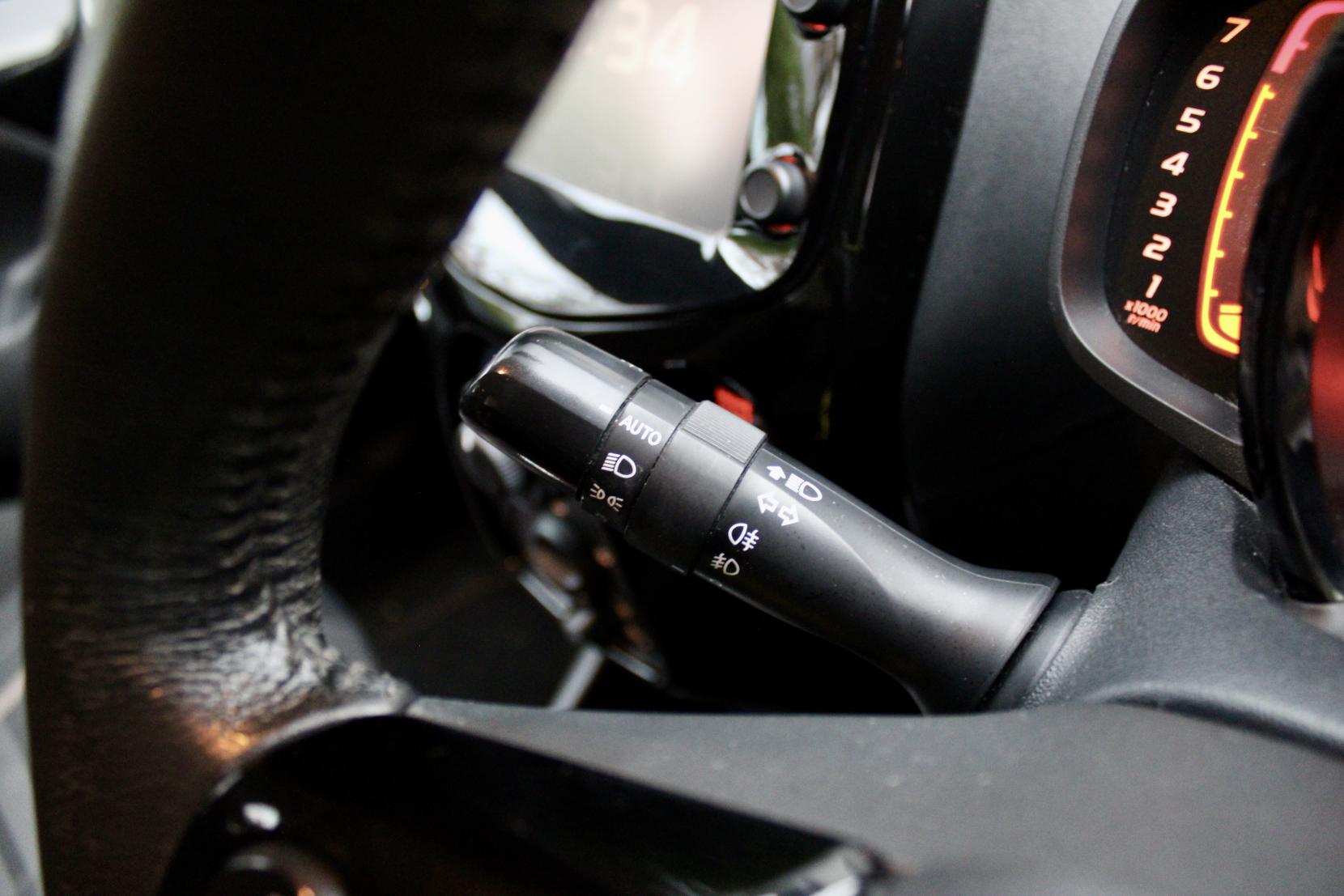 Peugeot 108 1.2 VTi PureTech Allure Hatchback 5dr Petrol Manual Euro 5 (82 ps)