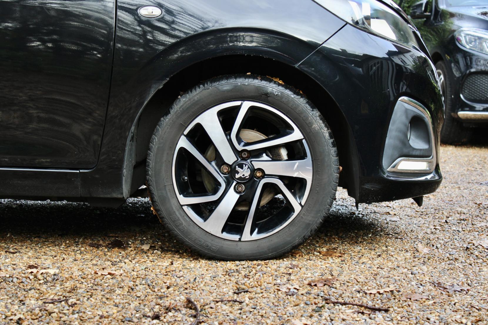 Peugeot 108 1.2 VTi PureTech Allure Hatchback 5dr Petrol Manual Euro 5 (82 ps)