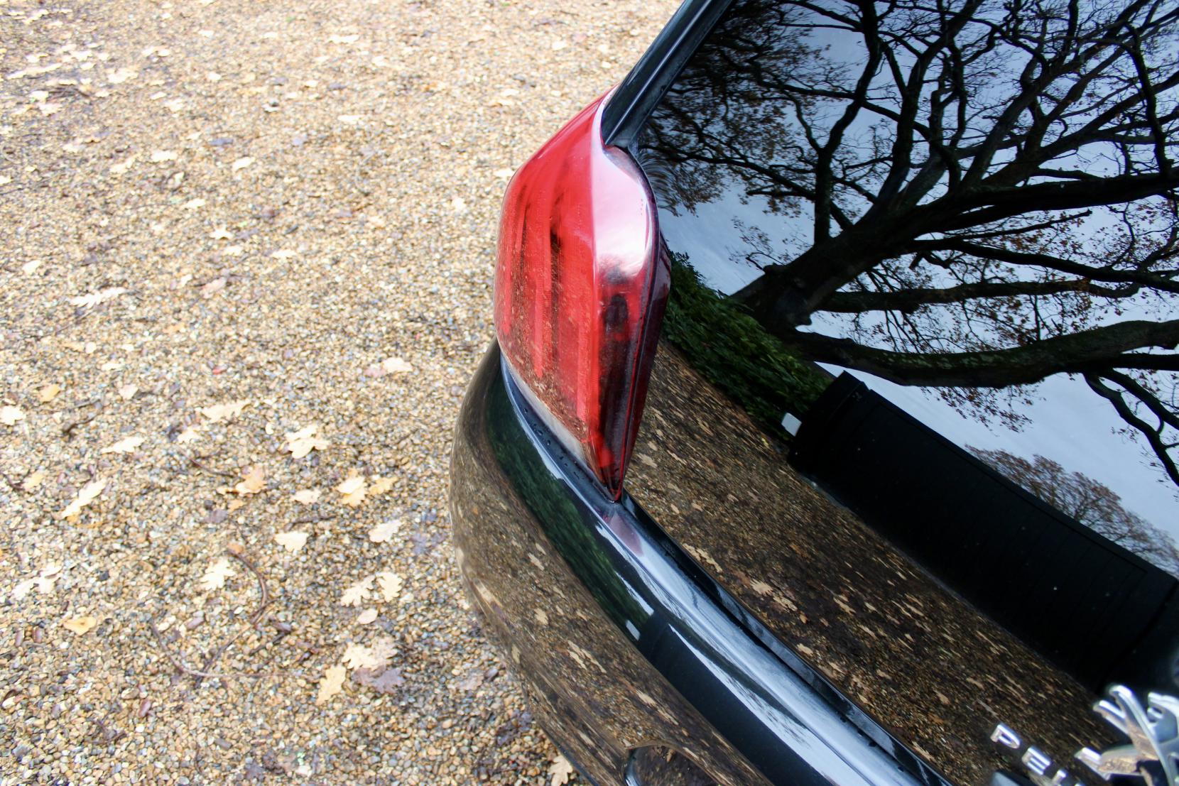 Peugeot 108 1.2 VTi PureTech Allure Hatchback 5dr Petrol Manual Euro 5 (82 ps)