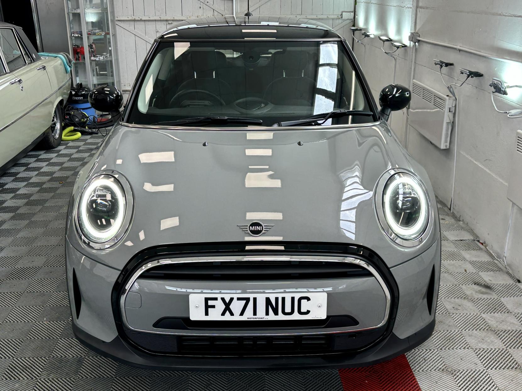 MINI Hatch 1.5 Cooper Classic Hatchback 3dr Petrol Steptronic Euro 6 (s/s) (136 ps)