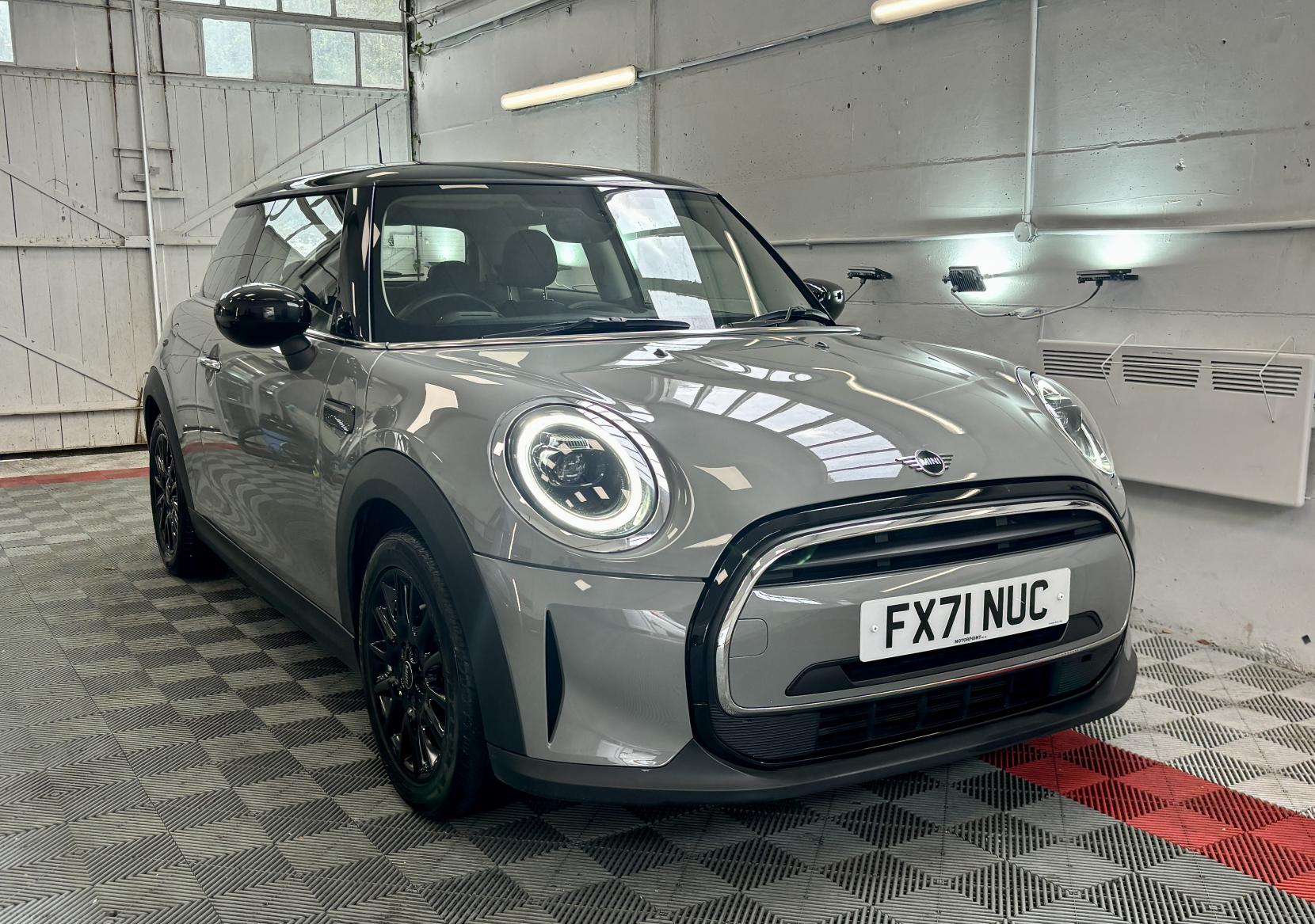 MINI Hatch 1.5 Cooper Classic Hatchback 3dr Petrol Steptronic Euro 6 (s/s) (136 ps)