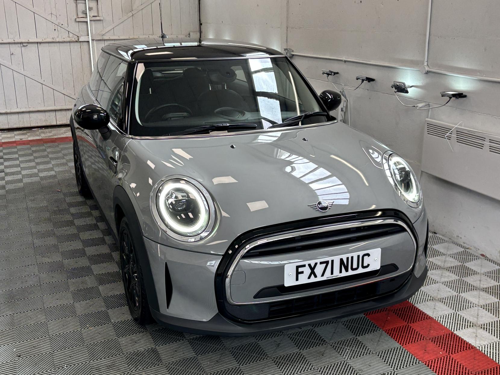 MINI Hatch 1.5 Cooper Classic Hatchback 3dr Petrol Steptronic Euro 6 (s/s) (136 ps)