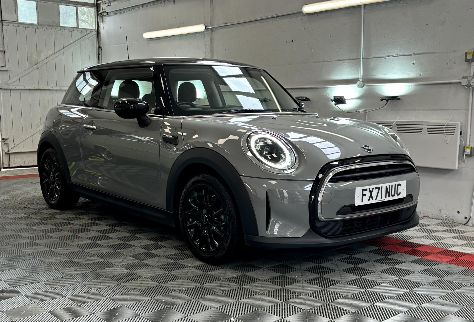 MINI Hatch 1.5 Cooper Classic Hatchback 3dr Petrol Steptronic Euro 6 (s/s) (136 ps)