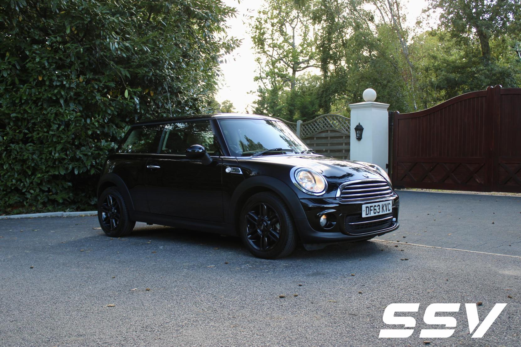 MINI Hatch 1.6 Cooper Baker Street Hatchback 3dr Petrol Manual Euro 6 (s/s) (122 ps)
