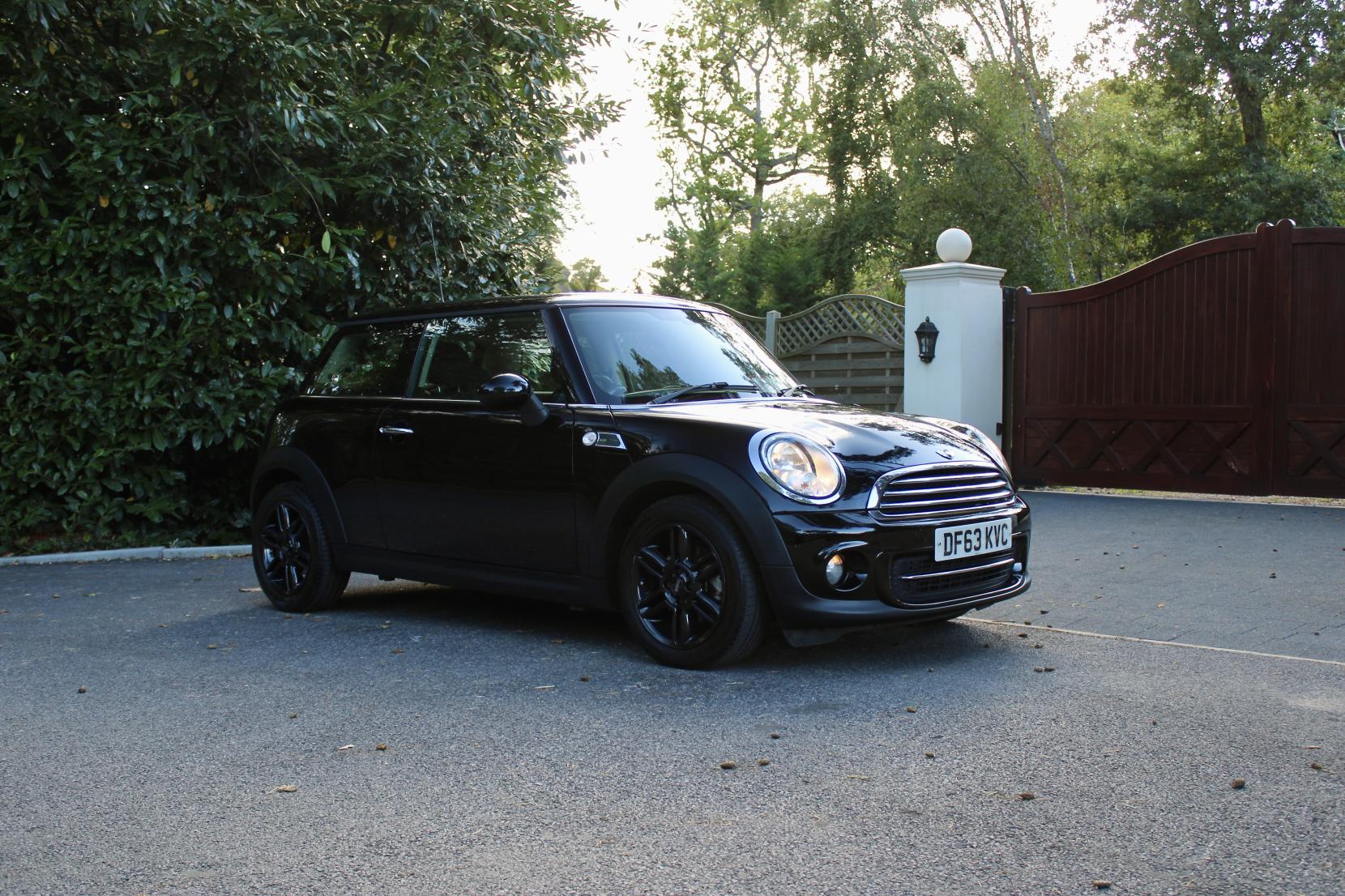 MINI Hatch 1.6 Cooper Baker Street Hatchback 3dr Petrol Manual Euro 6 (s/s) (122 ps)