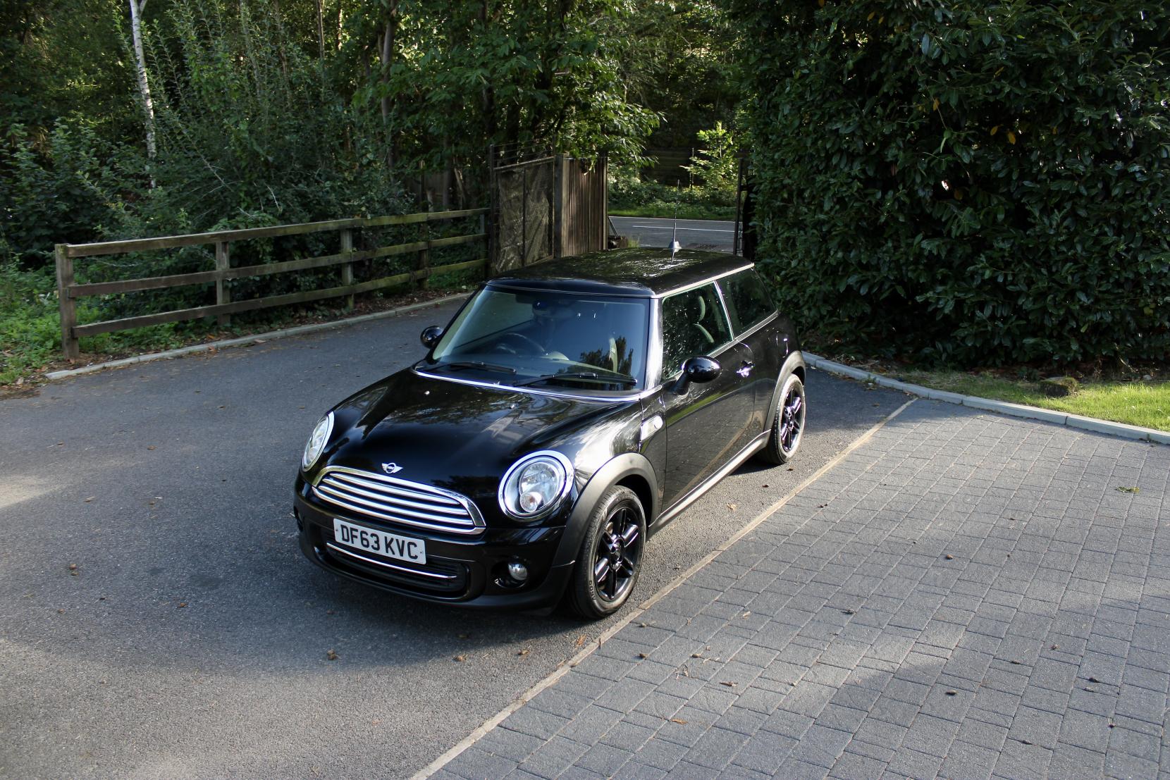 MINI Hatch 1.6 Cooper Baker Street Hatchback 3dr Petrol Manual Euro 6 (s/s) (122 ps)