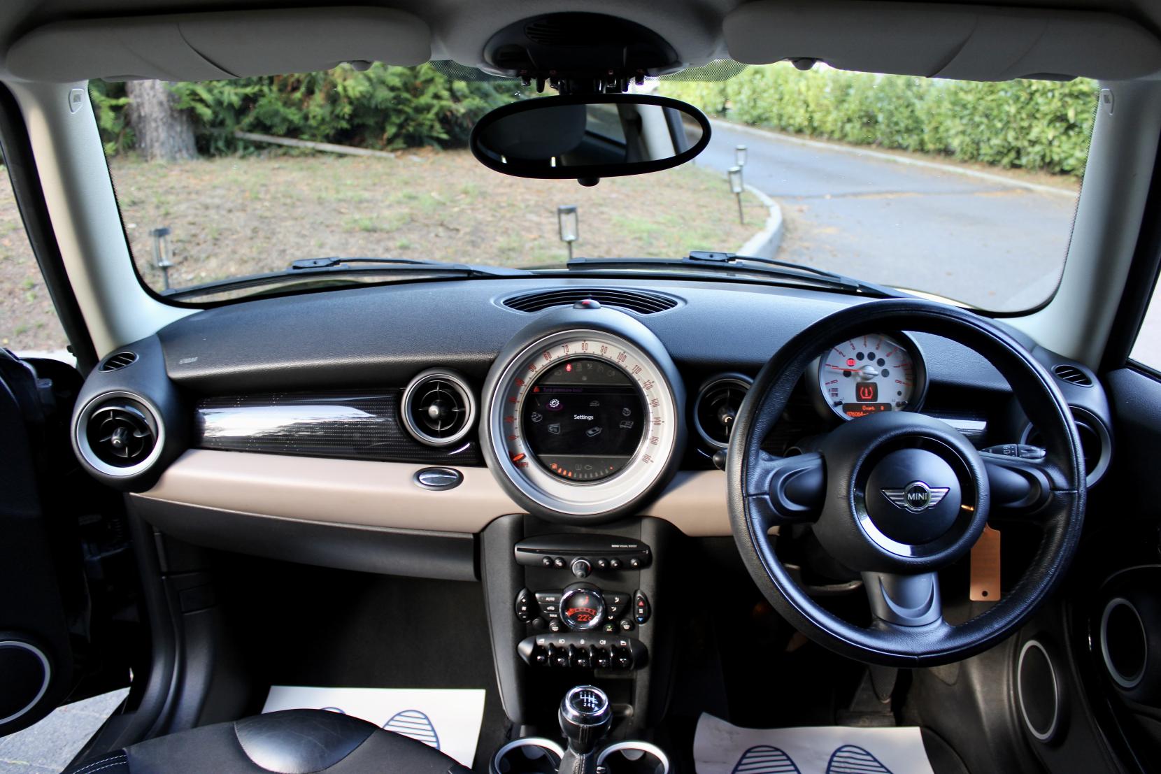 MINI Hatch 1.6 Cooper Baker Street Hatchback 3dr Petrol Manual Euro 6 (s/s) (122 ps)