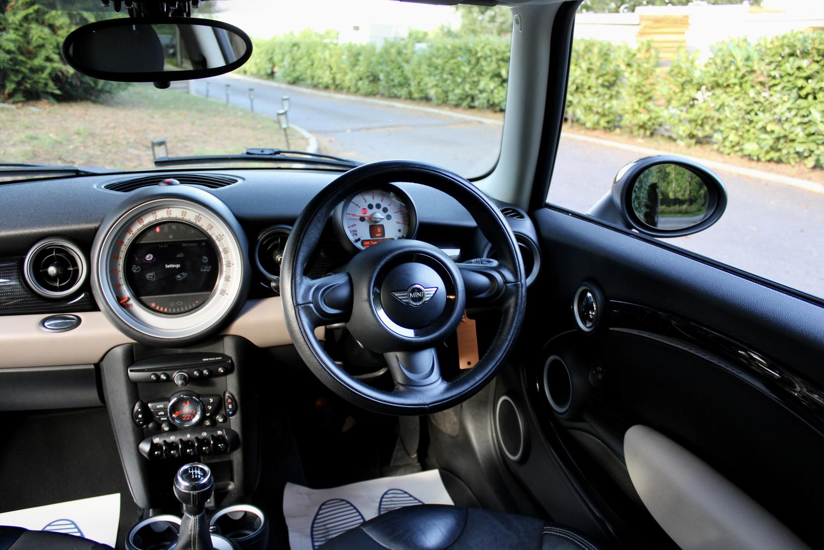 MINI Hatch 1.6 Cooper Baker Street Hatchback 3dr Petrol Manual Euro 6 (s/s) (122 ps)
