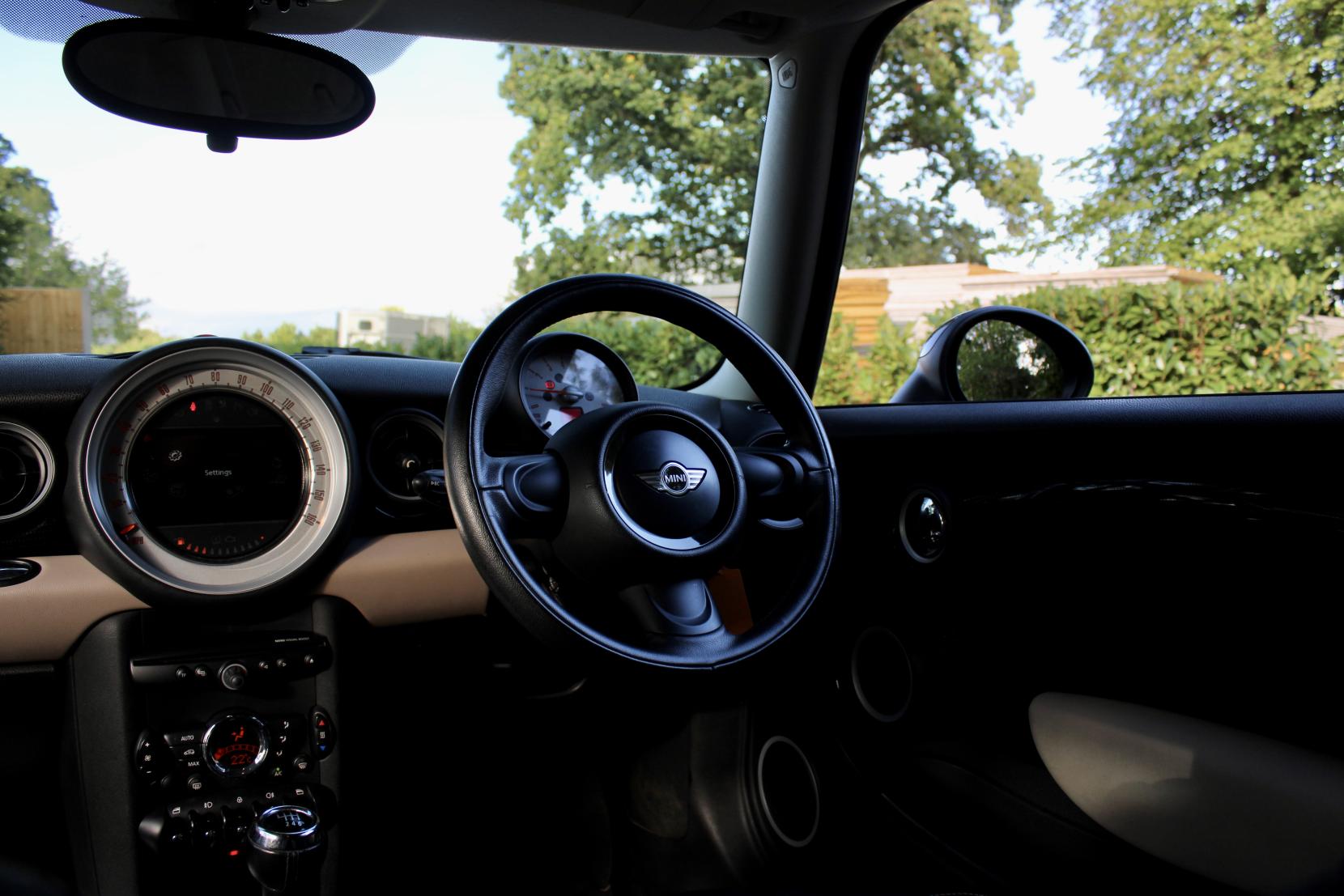 MINI Hatch 1.6 Cooper Baker Street Hatchback 3dr Petrol Manual Euro 6 (s/s) (122 ps)