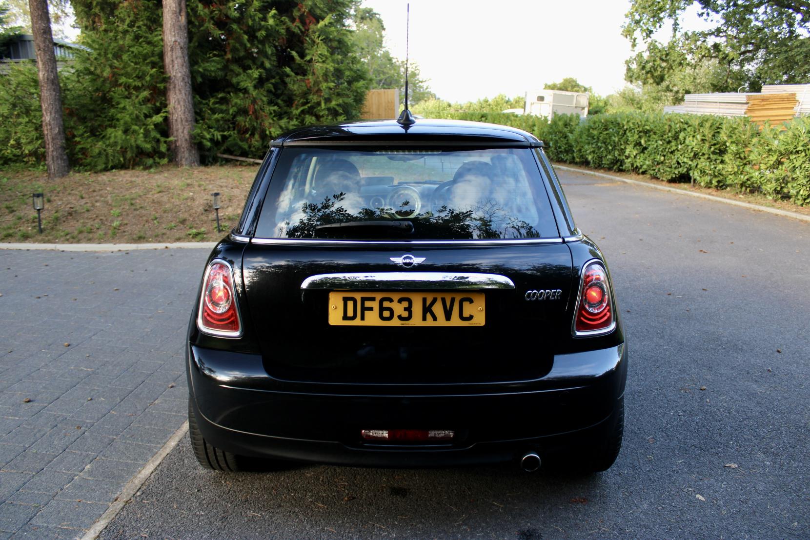 MINI Hatch 1.6 Cooper Baker Street Hatchback 3dr Petrol Manual Euro 6 (s/s) (122 ps)