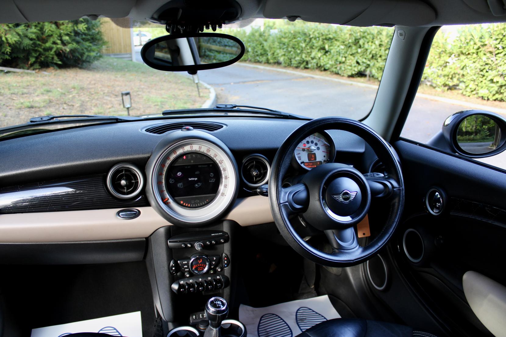 MINI Hatch 1.6 Cooper Baker Street Hatchback 3dr Petrol Manual Euro 6 (s/s) (122 ps)