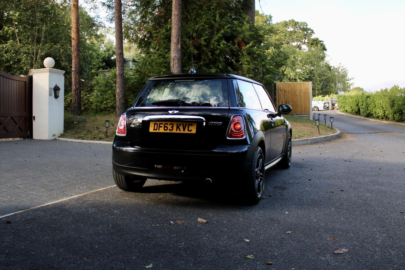 MINI Hatch 1.6 Cooper Baker Street Hatchback 3dr Petrol Manual Euro 6 (s/s) (122 ps)