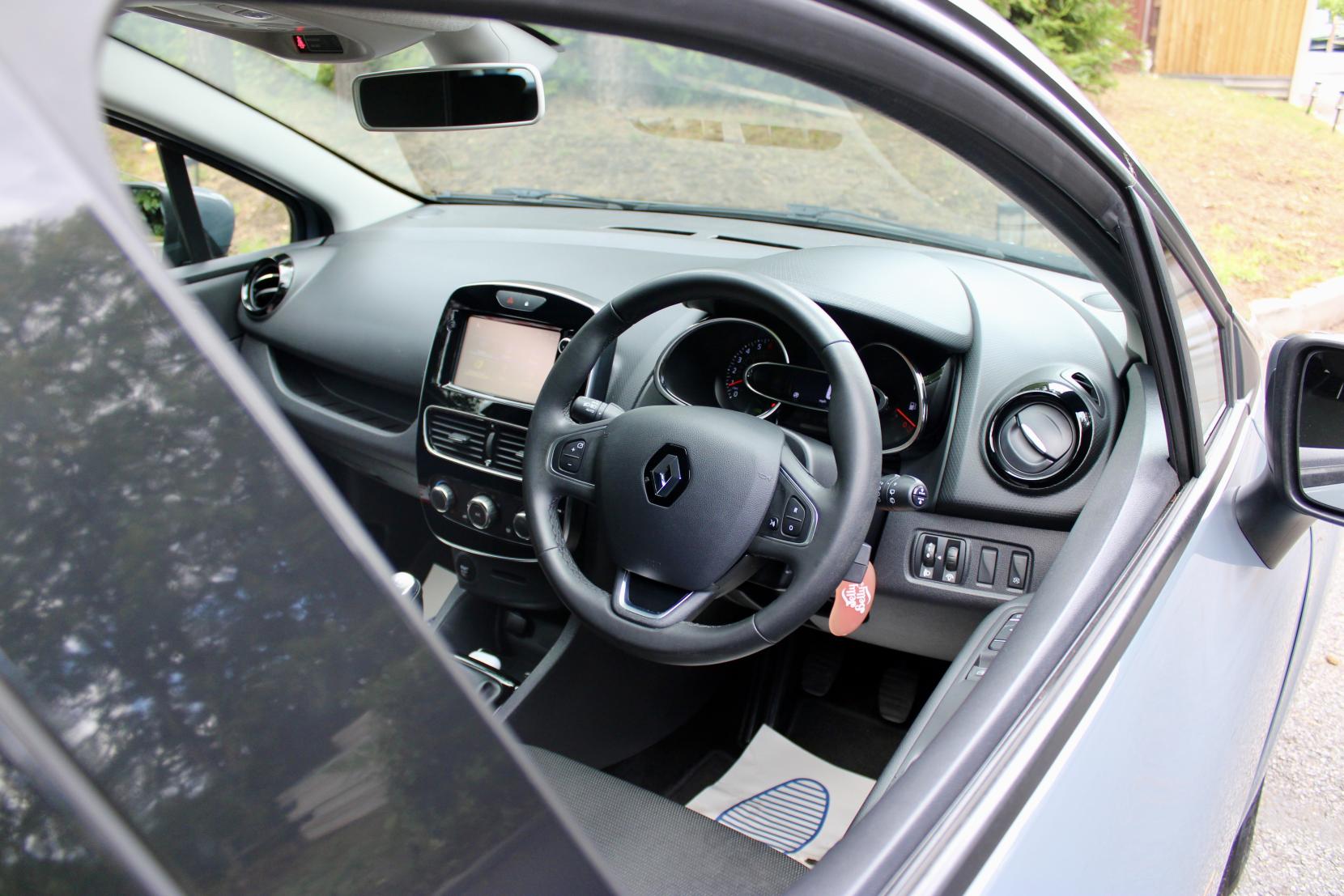 Renault Clio 0.9 TCe Urban Nav Hatchback 5dr Petrol Manual Euro 6 (s/s) (90 ps)