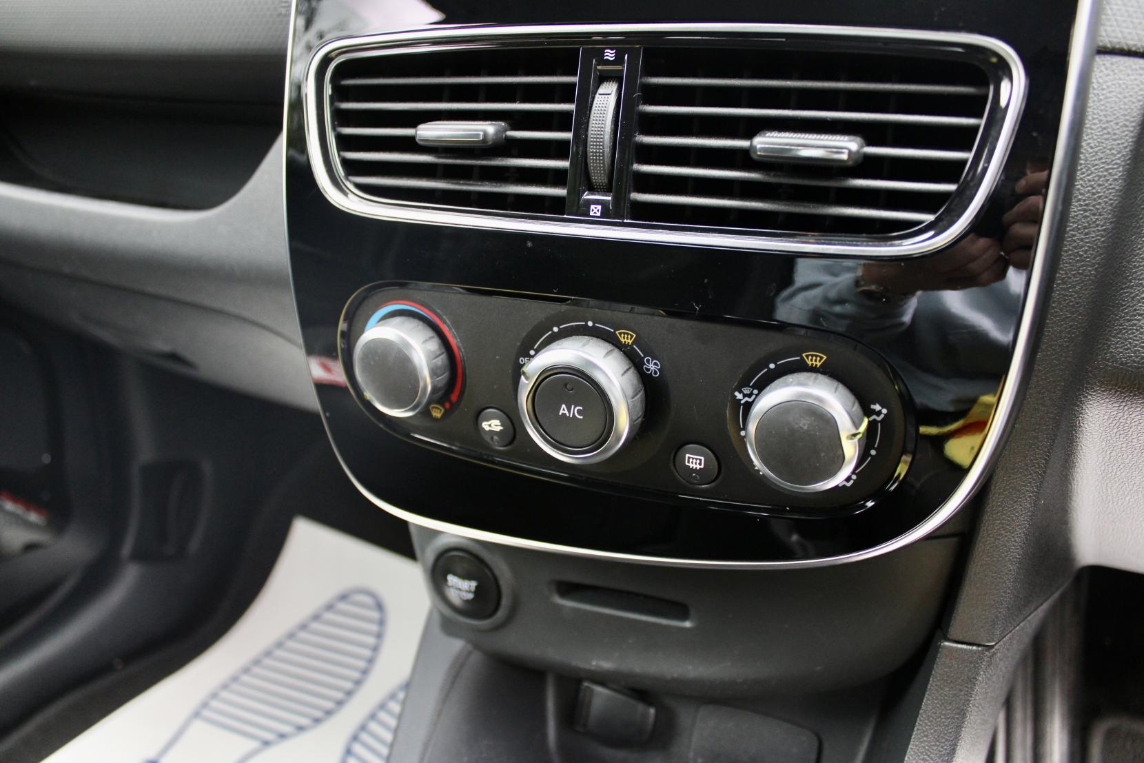 Renault Clio 0.9 TCe Urban Nav Hatchback 5dr Petrol Manual Euro 6 (s/s) (90 ps)