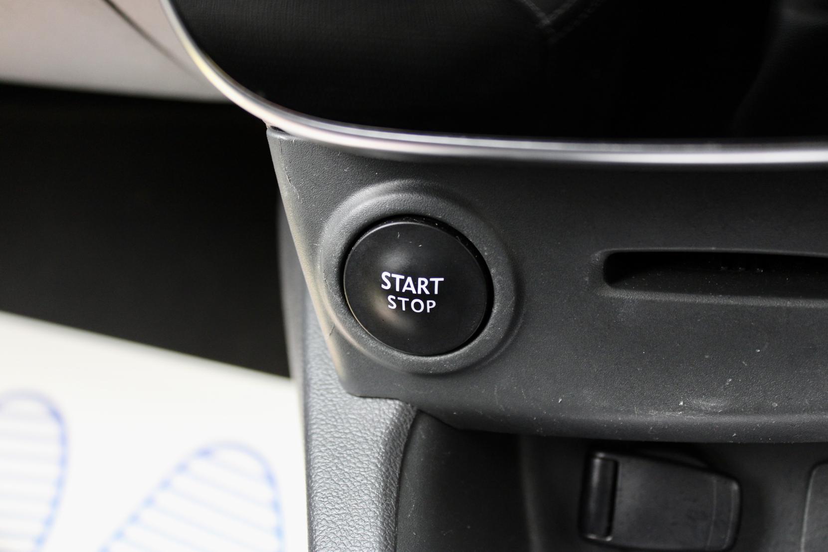 Renault Clio 0.9 TCe Urban Nav Hatchback 5dr Petrol Manual Euro 6 (s/s) (90 ps)