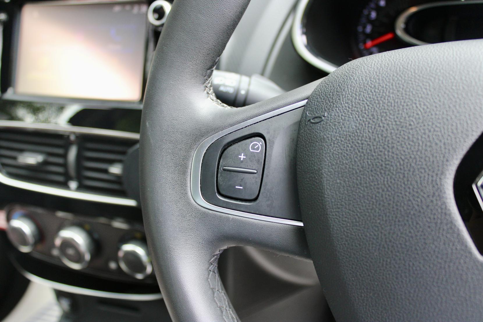 Renault Clio 0.9 TCe Urban Nav Hatchback 5dr Petrol Manual Euro 6 (s/s) (90 ps)