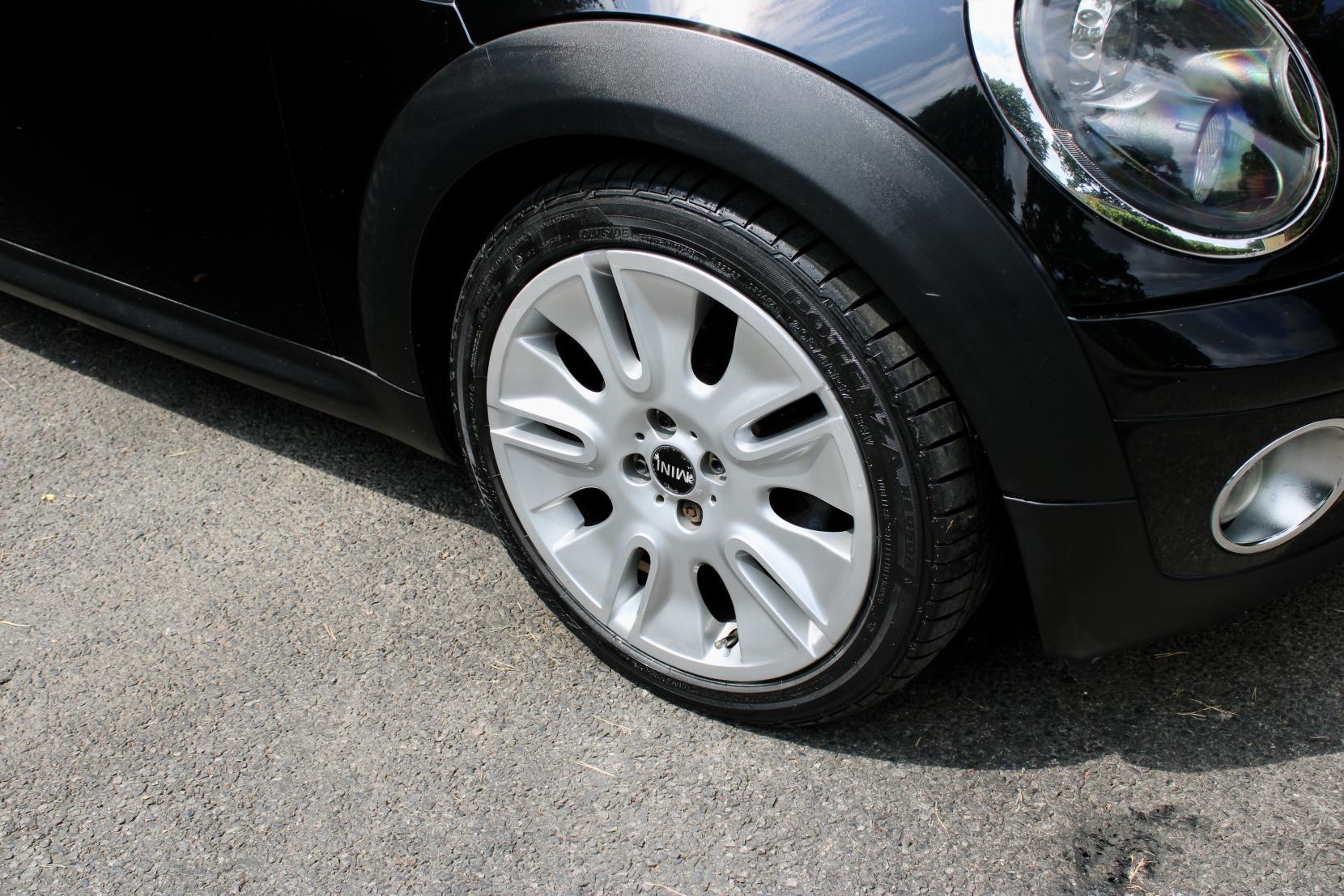 MINI Hatch 1.6 Cooper Camden Hatchback 3dr Petrol Steptronic Euro 5 (122 ps)