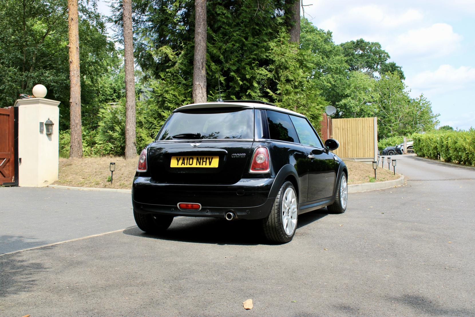 MINI Hatch 1.6 Cooper Camden Hatchback 3dr Petrol Steptronic Euro 5 (122 ps)