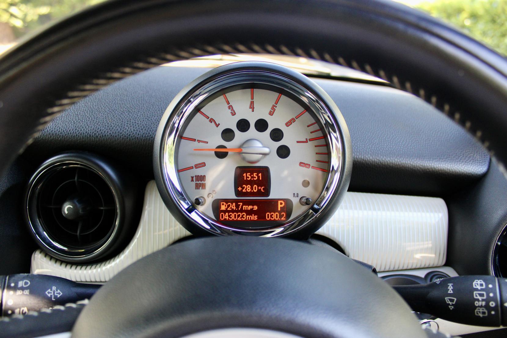 MINI Hatch 1.6 Cooper Camden Hatchback 3dr Petrol Steptronic Euro 5 (122 ps)