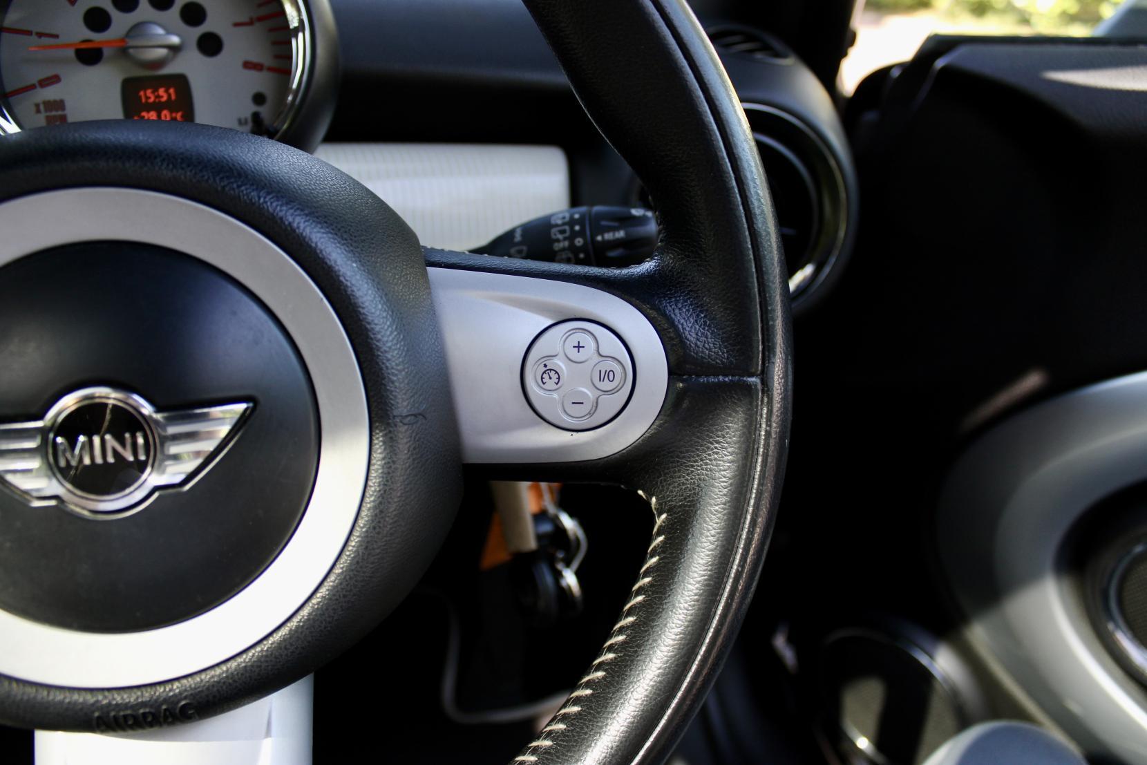 MINI Hatch 1.6 Cooper Camden Hatchback 3dr Petrol Steptronic Euro 5 (122 ps)