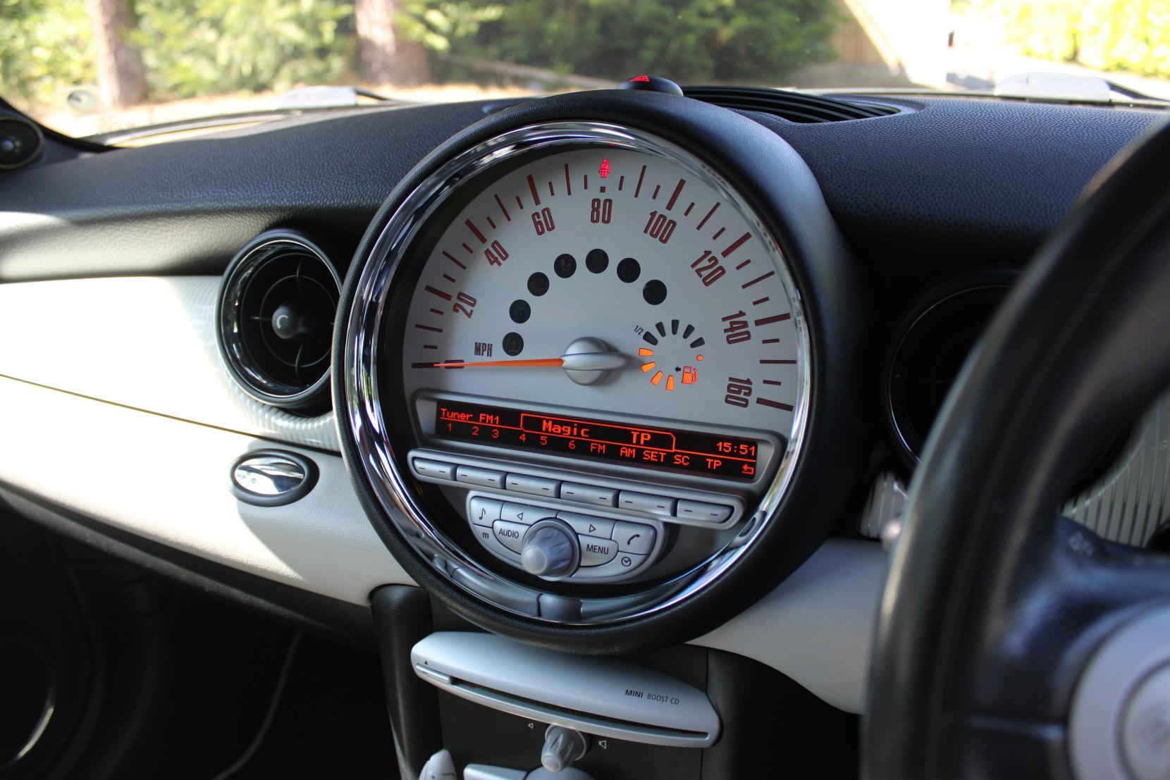 MINI Hatch 1.6 Cooper Camden Hatchback 3dr Petrol Steptronic Euro 5 (122 ps)