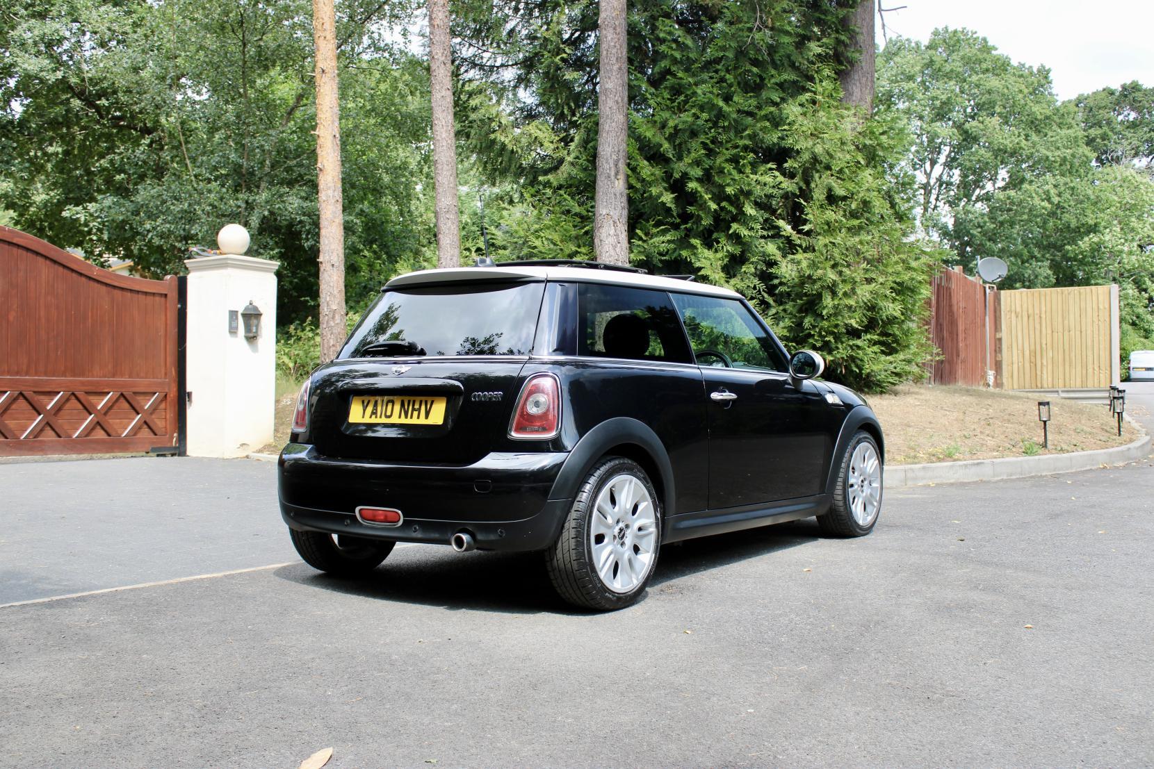 MINI Hatch 1.6 Cooper Camden Hatchback 3dr Petrol Steptronic Euro 5 (122 ps)