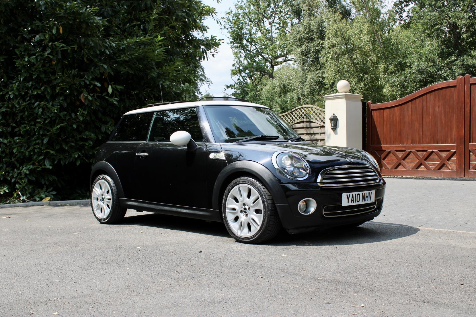 MINI Hatch 1.6 Cooper Camden Hatchback 3dr Petrol Steptronic Euro 5 (122 ps)