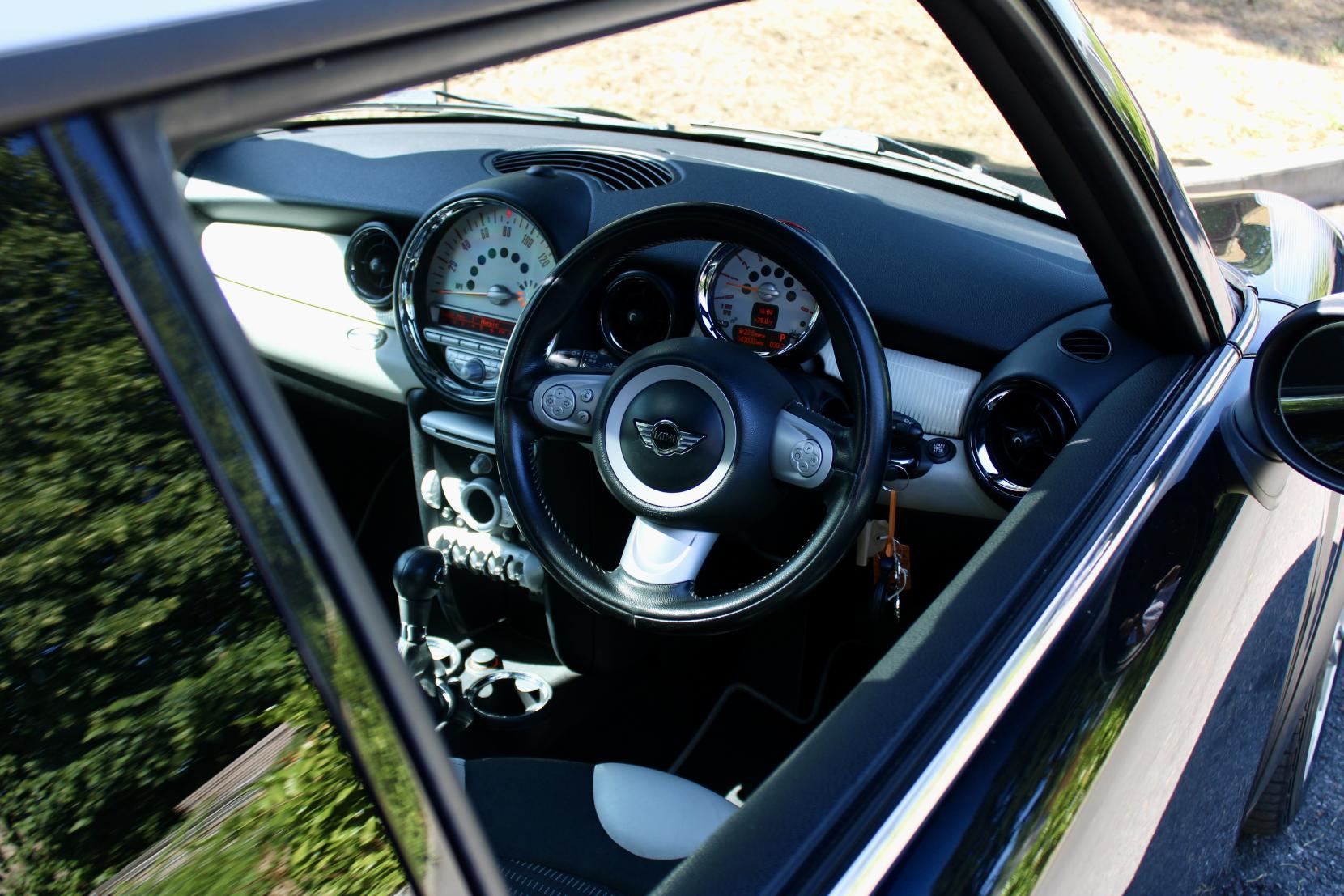 MINI Hatch 1.6 Cooper Camden Hatchback 3dr Petrol Steptronic Euro 5 (122 ps)