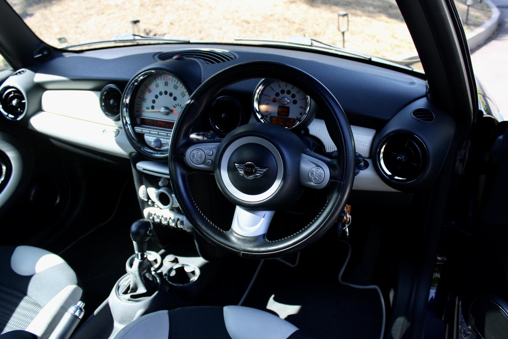 MINI Hatch 1.6 Cooper Camden Hatchback 3dr Petrol Steptronic Euro 5 (122 ps)