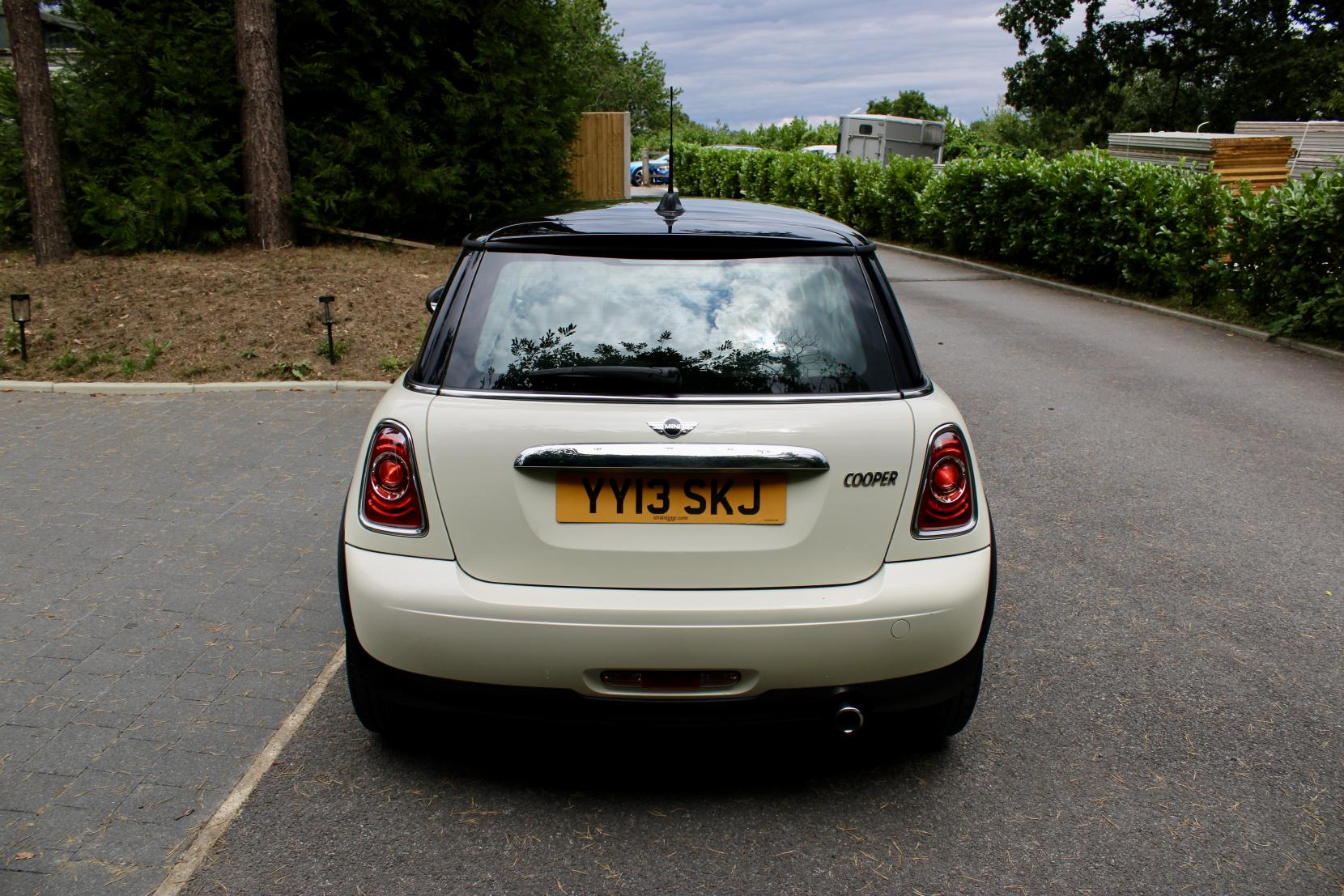 MINI Hatch 1.6 Cooper Hatchback 3dr Petrol Manual Euro 5 (s/s) (122 ps)