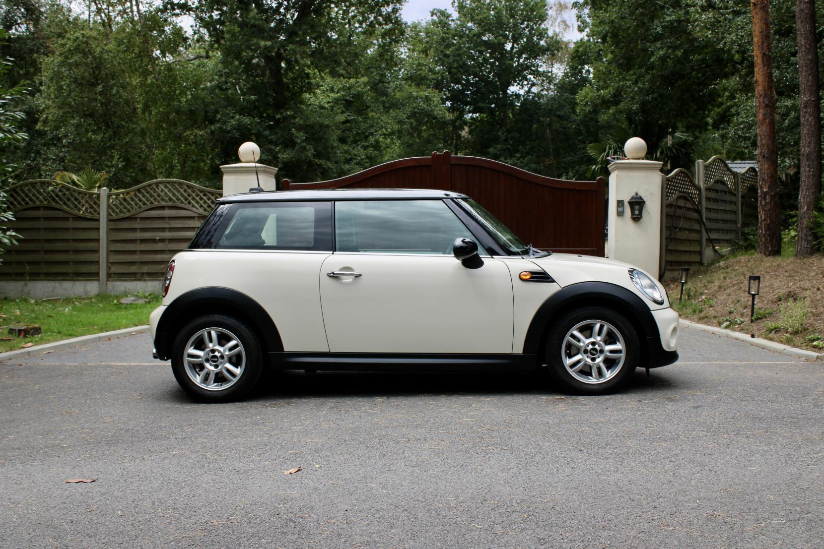 MINI Hatch 1.6 Cooper Hatchback 3dr Petrol Manual Euro 5 (s/s) (122 ps)