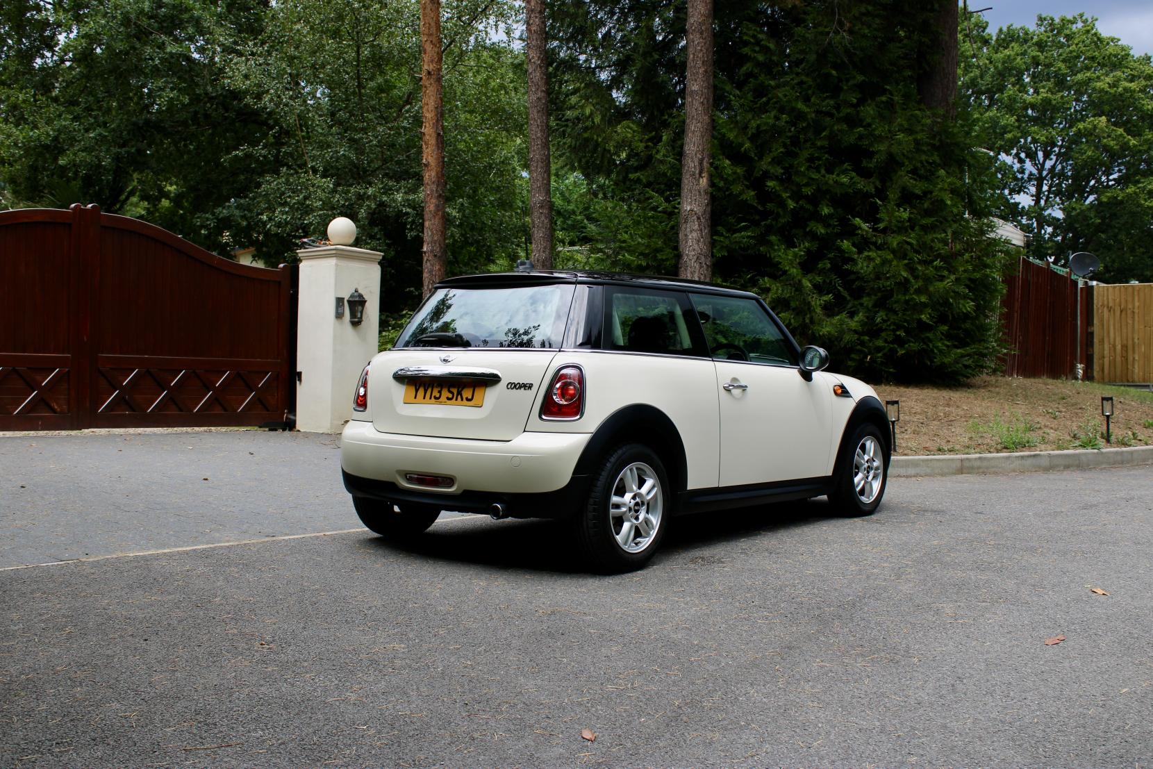 MINI Hatch 1.6 Cooper Hatchback 3dr Petrol Manual Euro 5 (s/s) (122 ps)