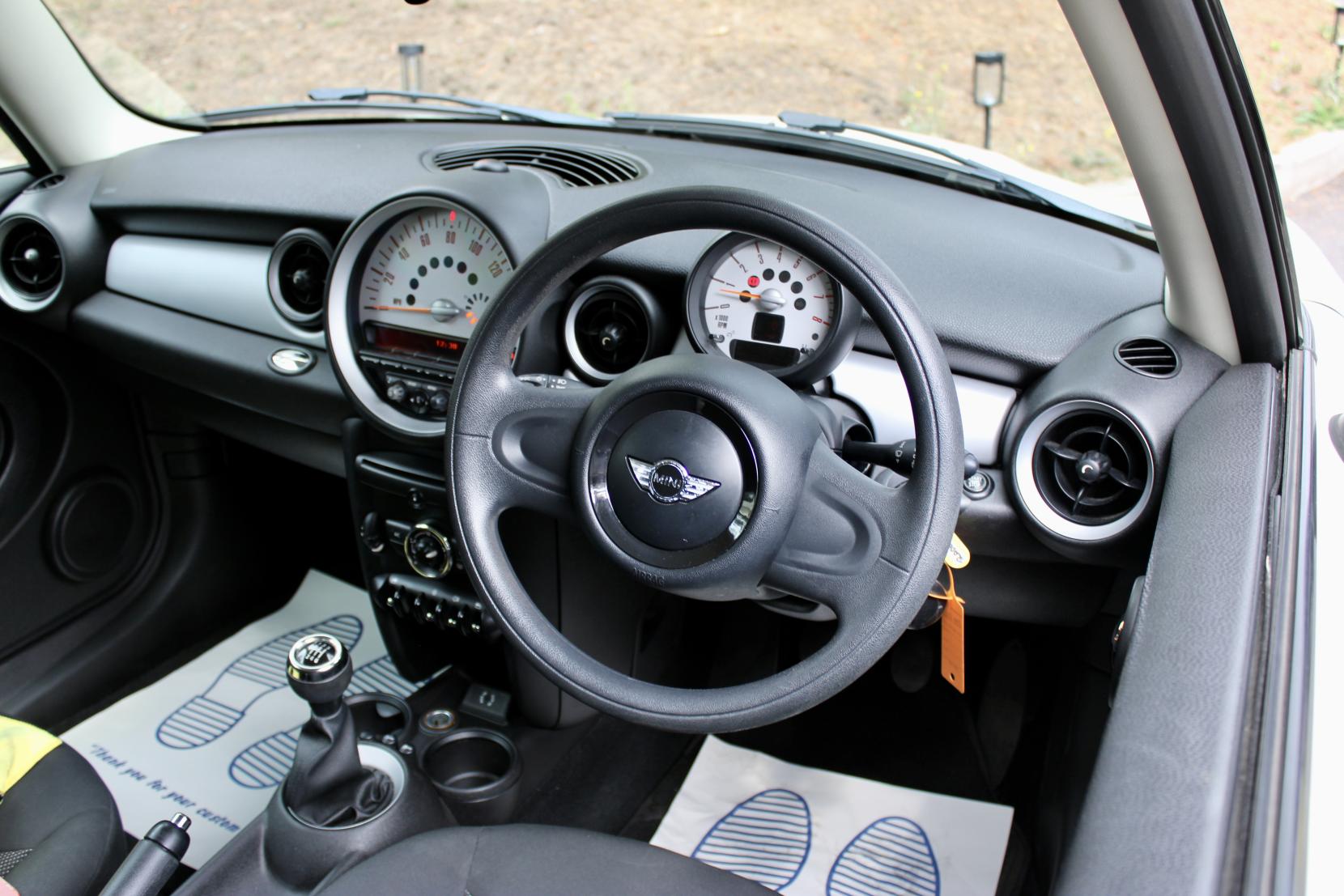 MINI Hatch 1.6 Cooper Hatchback 3dr Petrol Manual Euro 5 (s/s) (122 ps)
